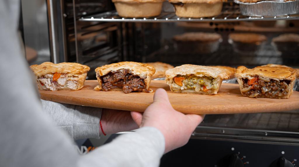Beef Mince & Onion Pies Frozen